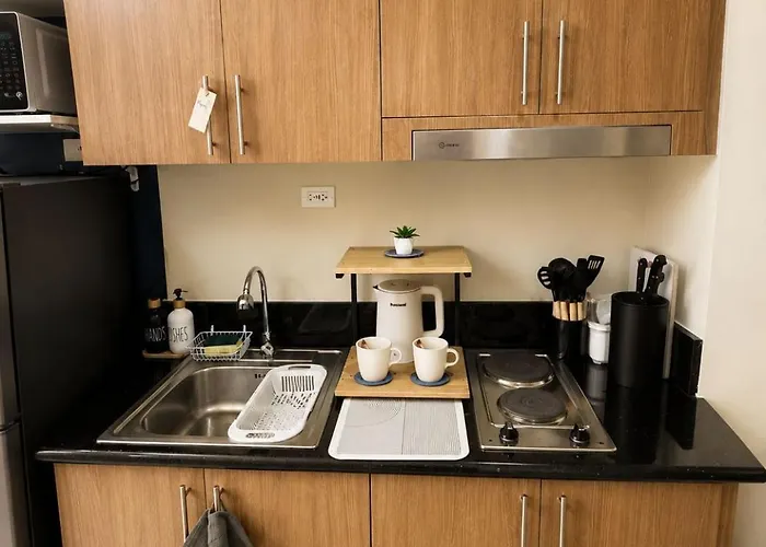 Apartahotel Azora Staycation Moa Manila